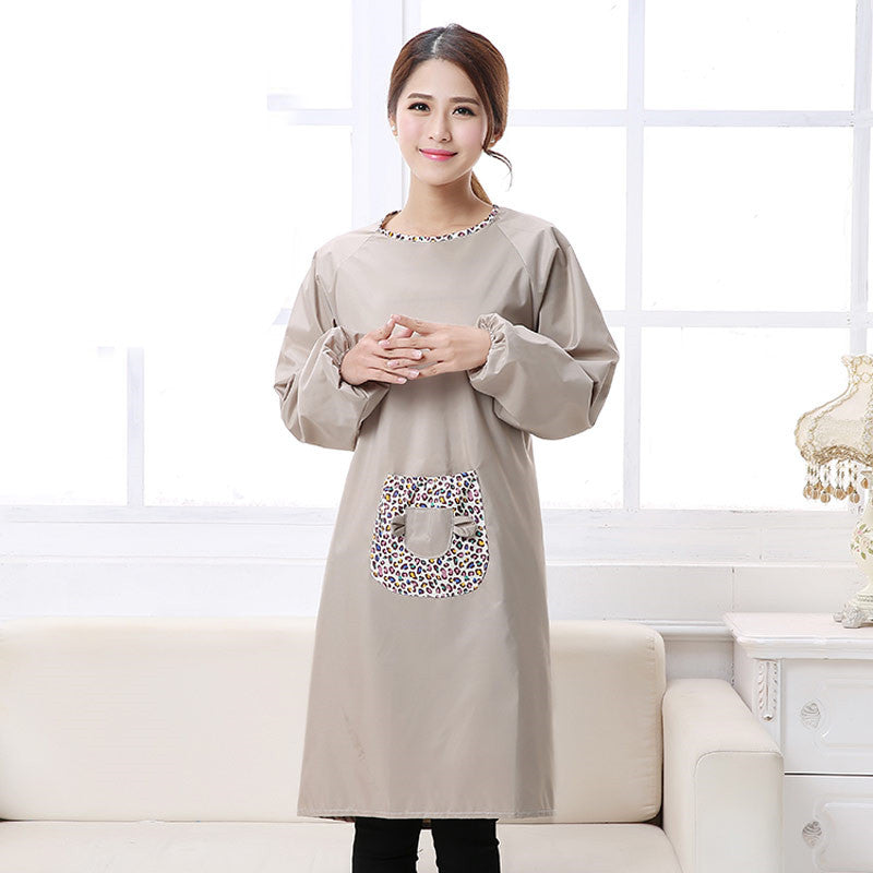 Kitchen apron with long sleeves